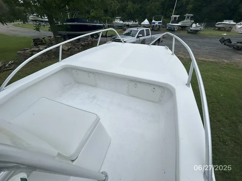 Slide: The Image of 22' Twin Vee foredeck2 - 5465912