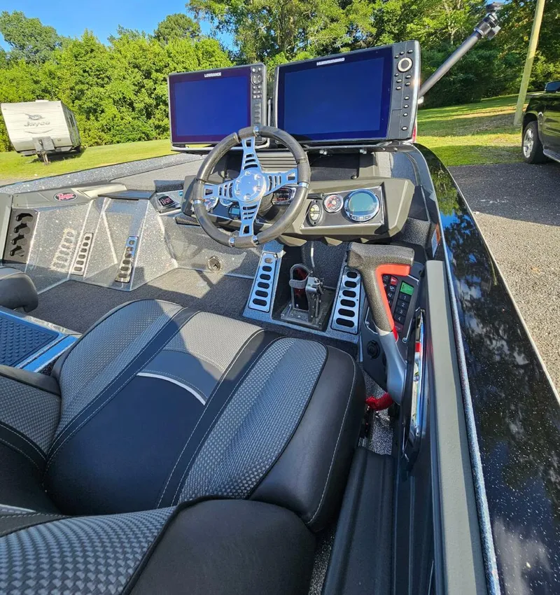 Slide: The Image of Ranger Z520L 2020 - 5485128