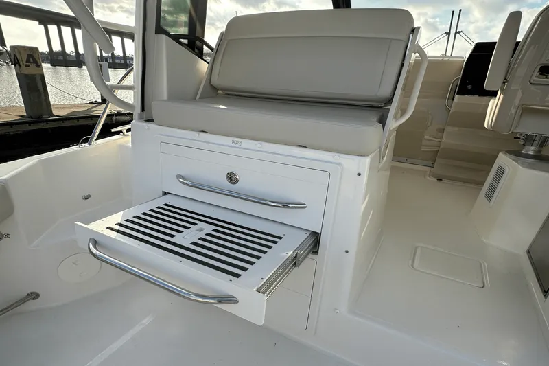 Slide: The Image of Boston Whaler 325 Conquest 2025 - 12