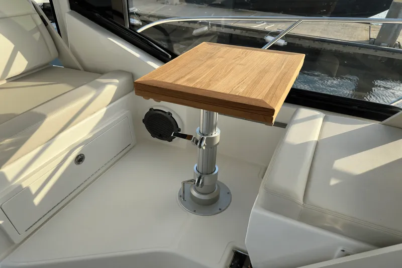 Slide: The Image of Boston Whaler 325 Conquest 2025 - 14