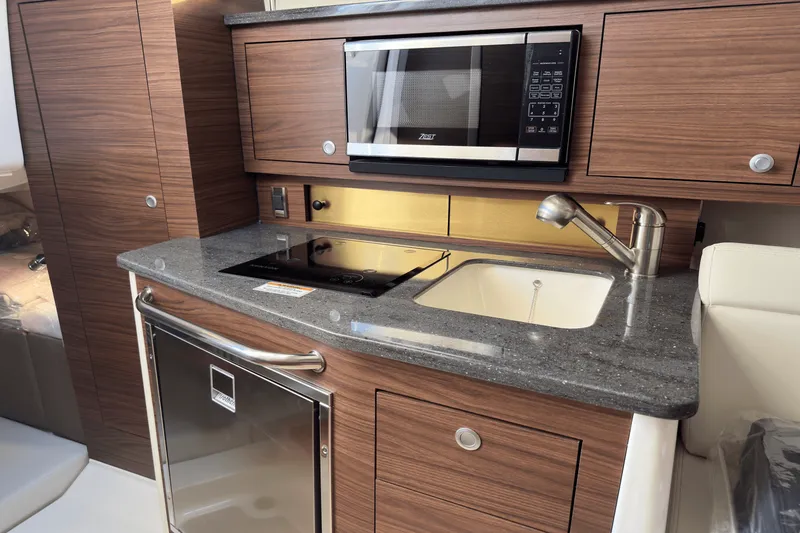 Slide: The Image of Boston Whaler 325 Conquest 2025 - 15