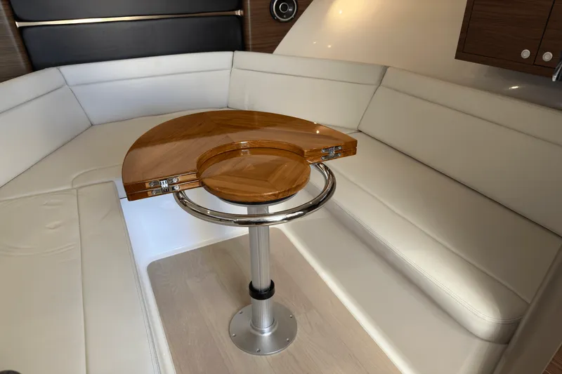 Slide: The Image of Boston Whaler 325 Conquest 2025 - 18