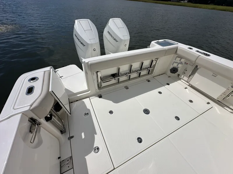 Slide: The Image of Boston Whaler 325 Conquest 2025 - 19