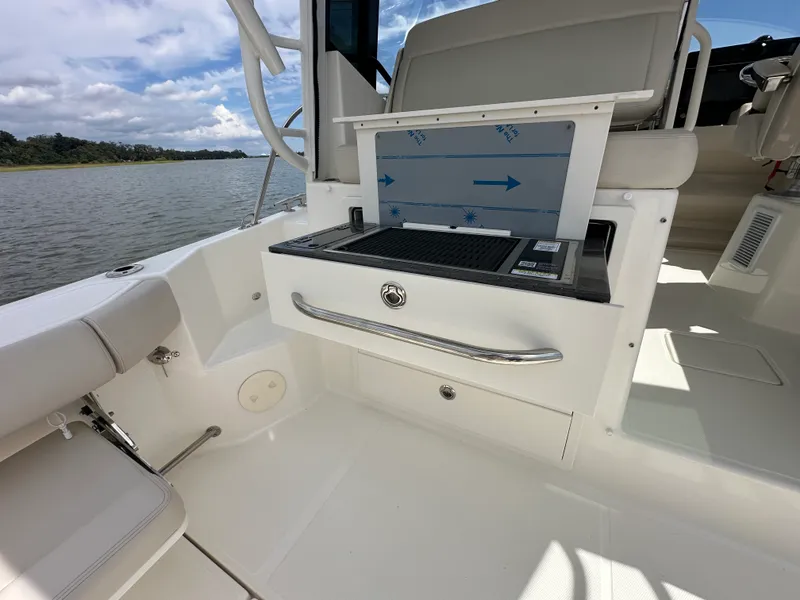 Slide: The Image of Boston Whaler 325 Conquest 2025 - 22