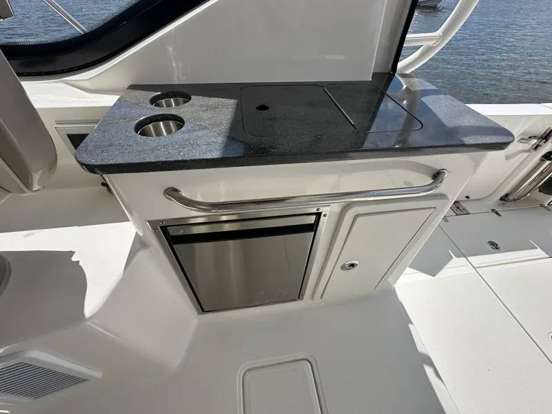 Slide: The Image of Boston Whaler 325 Conquest 2025 - 24