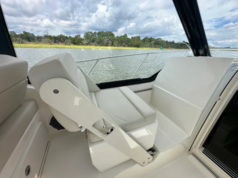 Slide: The Image of Boston Whaler 325 Conquest 2025 - 26