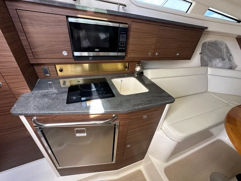 Slide: The Image of Boston Whaler 325 Conquest 2025 - 34