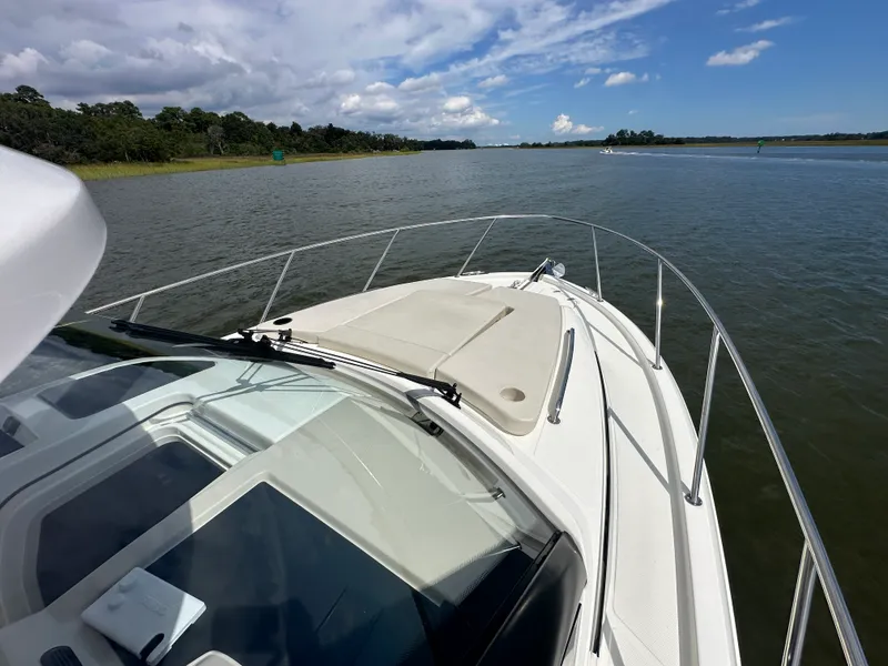 Slide: The Image of Boston Whaler 325 Conquest 2025 - 38