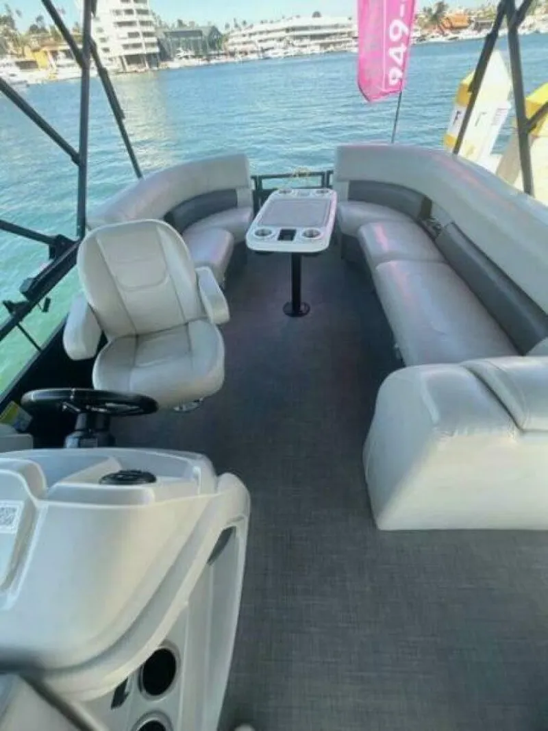 Slide: The Image of Vision WX Tritoon 2024 - 5466970