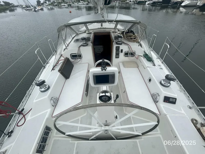 Slide: The Image of 40' Freedom cockpit forward - 5467303