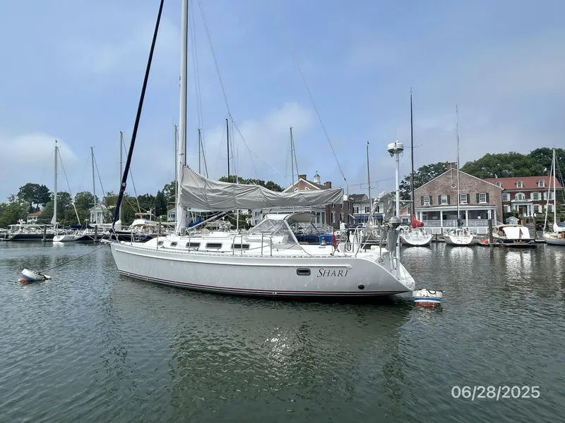 Slide: The Image of 40' Freedom port aft profile - 5467426