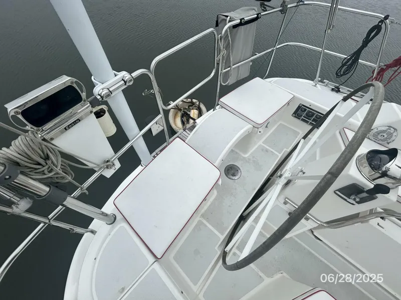 Slide: The Image of 40' Freedom cockpit aft seating - 5467298