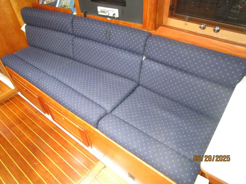 Slide: The Image of 40' Freedom salon starboard seating - 5467436