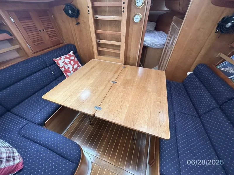 Slide: The Image of 40' Freedom salon table2  - 5467437