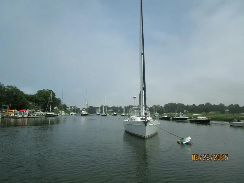 Slide: The Image of 40' Freedom forward profile - 5467406