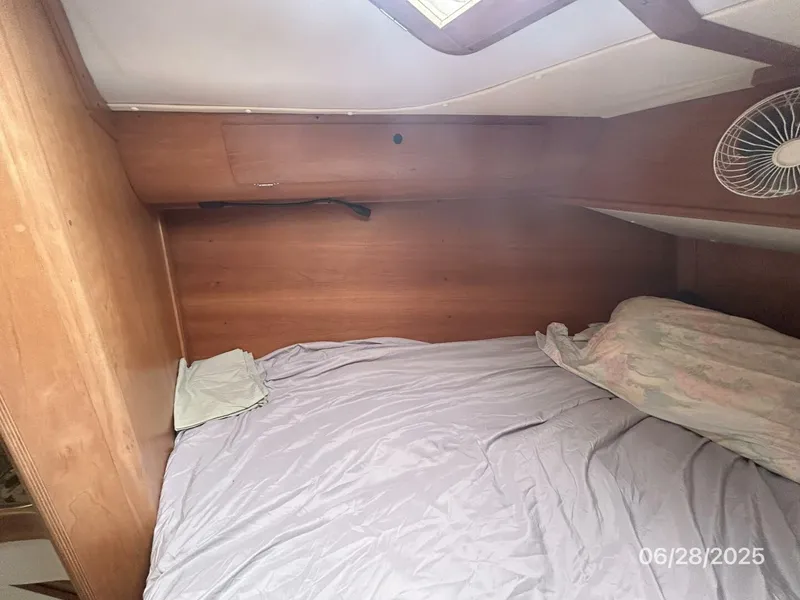 Slide: The Image of 40' Freedom forward stateroom port - 5467411