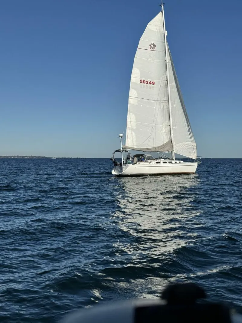 Slide: The Image of 40' Freedom underway - 5564472