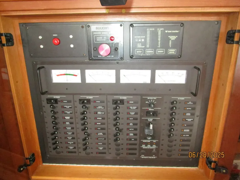 Slide: The Image of 40' Freedom electrical panel - 5467373
