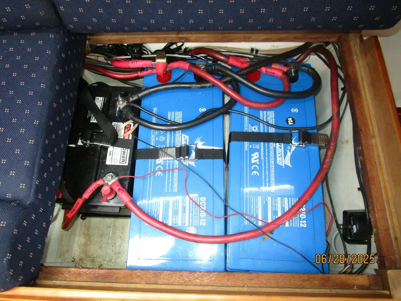 Slide: The Image of 40' Freedom batteries - 5467280