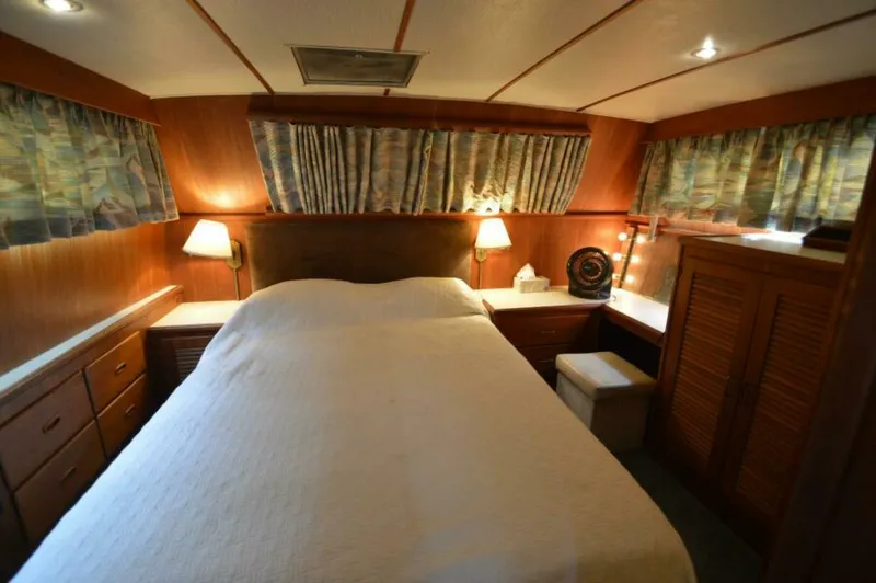 Slide: The Image of Tollycraft 48 CPMY 1991 - 5468330