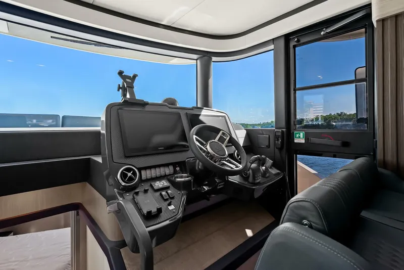 Slide: The Image of 2025 Absolute Navetta 53 - Helm - 5860768