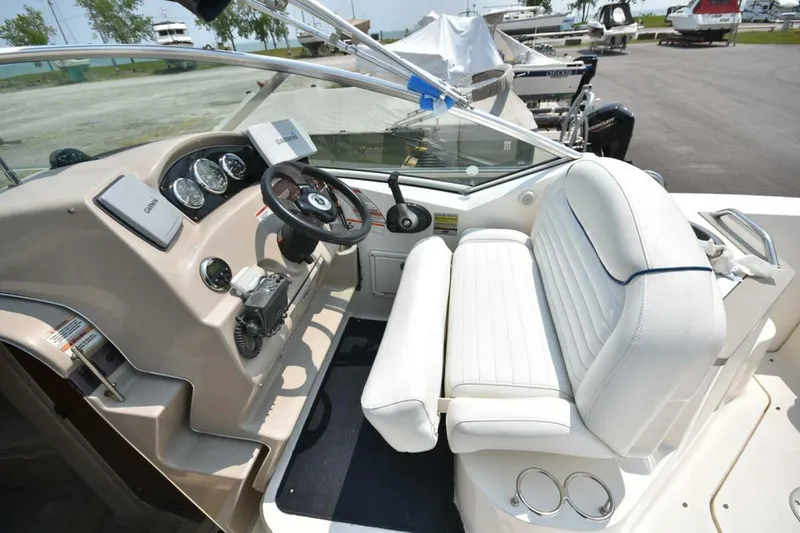 Slide: The Image of Sea Ray 240 Sundancer 2008 - 5468547