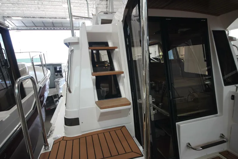 Slide: The Image of Ranger Tug R-29 Command Bridge Luxury Edition 2024 - 5469716