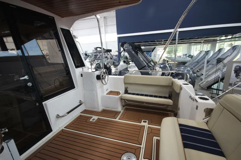 Slide: The Image of Ranger Tug R-29 Command Bridge Luxury Edition 2024 - 5469721