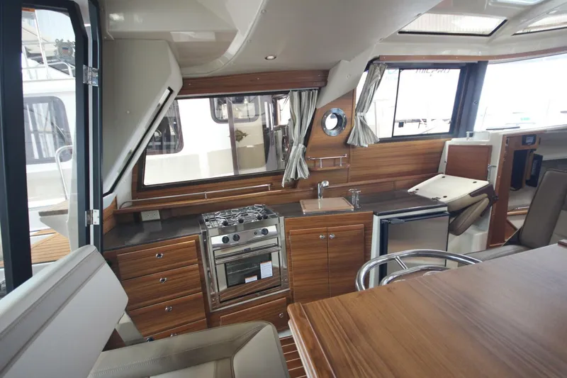 Slide: The Image of Ranger Tug R-29 Command Bridge Luxury Edition 2024 - 5469738