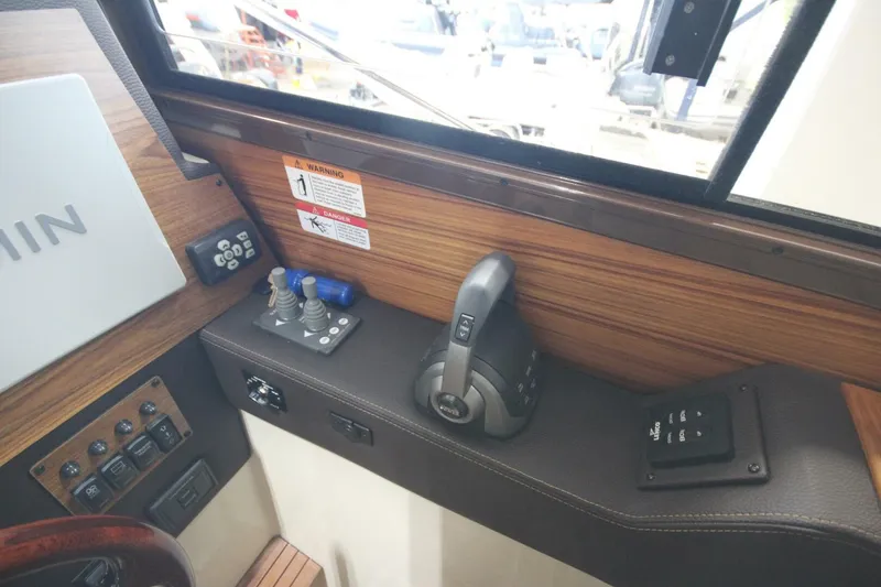 Slide: The Image of Ranger Tug R-29 Command Bridge Luxury Edition 2024 - 5469741