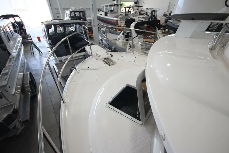 Slide: The Image of Ranger Tug R-29 Command Bridge Luxury Edition 2024 - 5469750