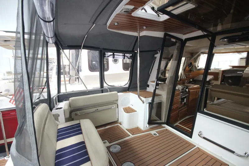 Slide: The Image of Ranger Tug R-29 Command Bridge Luxury Edition 2024 - 5469756