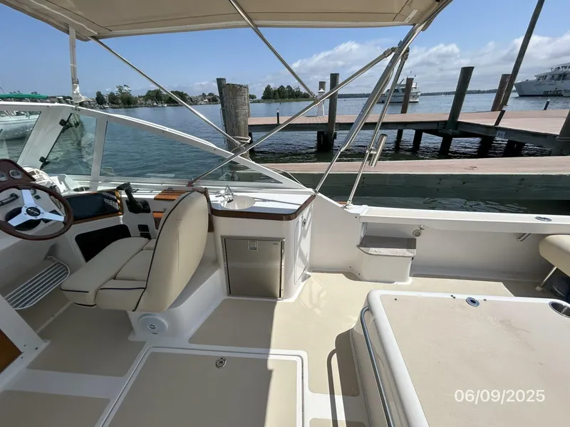 Slide: The Image of 25' Hunt upper deck starboard - 5470333