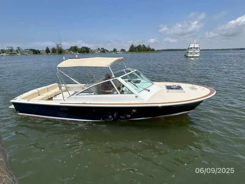 Slide: The Image of 25' Hunt starboard profile - 5470312