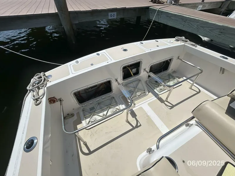 Slide: The Image of 25' Hunt transom storage access - 5470328