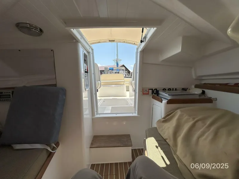 Slide: The Image of 25' Hunt cabin aft - 5470241