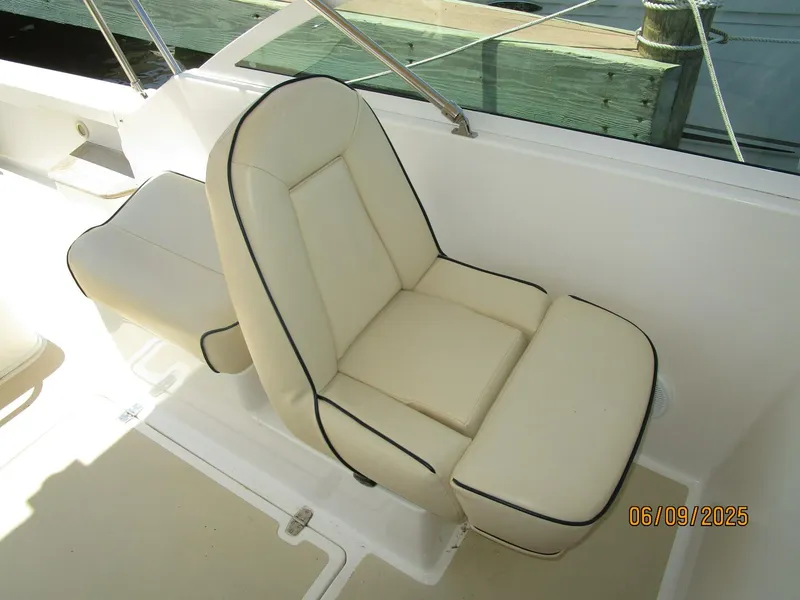 Slide: The Image of 25' Hunt mate seat - 5470307