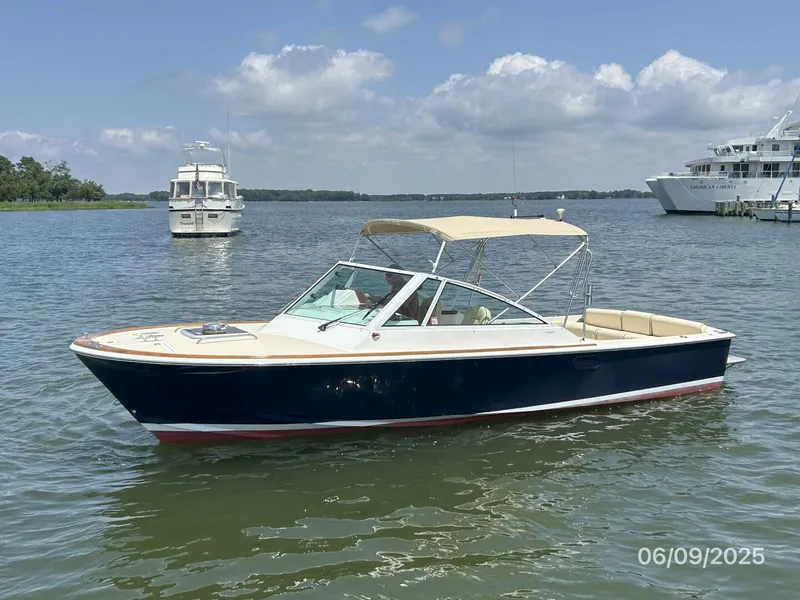 Slide: The Image of 25' Hunt port forward profile - 5470309