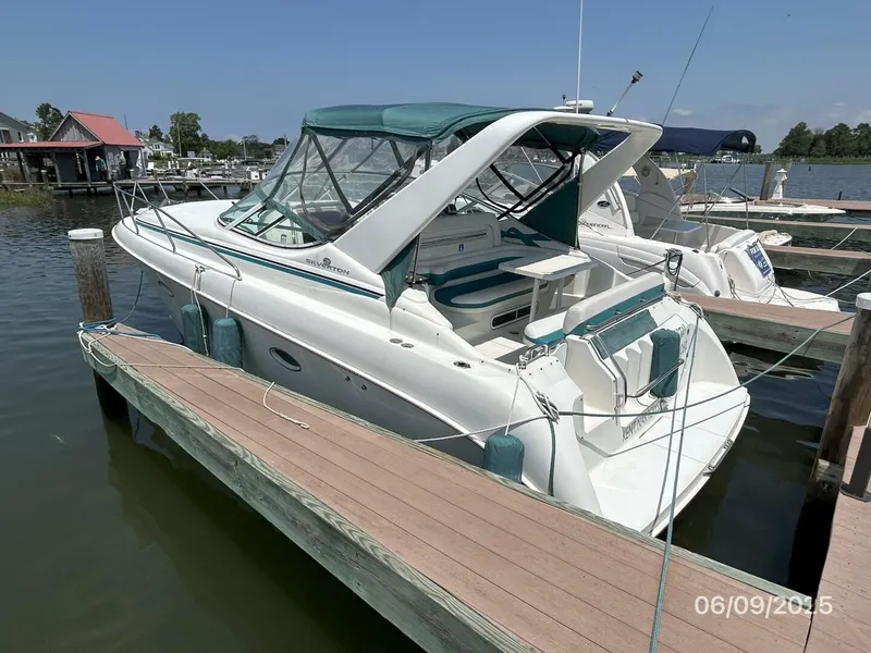 The Image of 31' Silverton port aft profile - 5471812