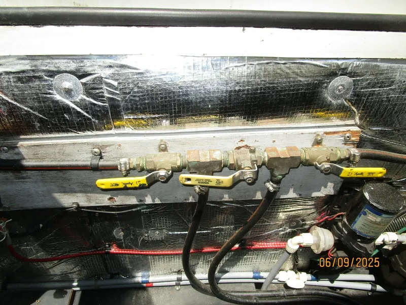 Slide: The Image of 31' Silverton fuel manifold - 5471808