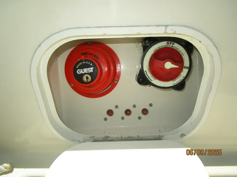 Slide: The Image of 31' Silverton battery switches - 5471803