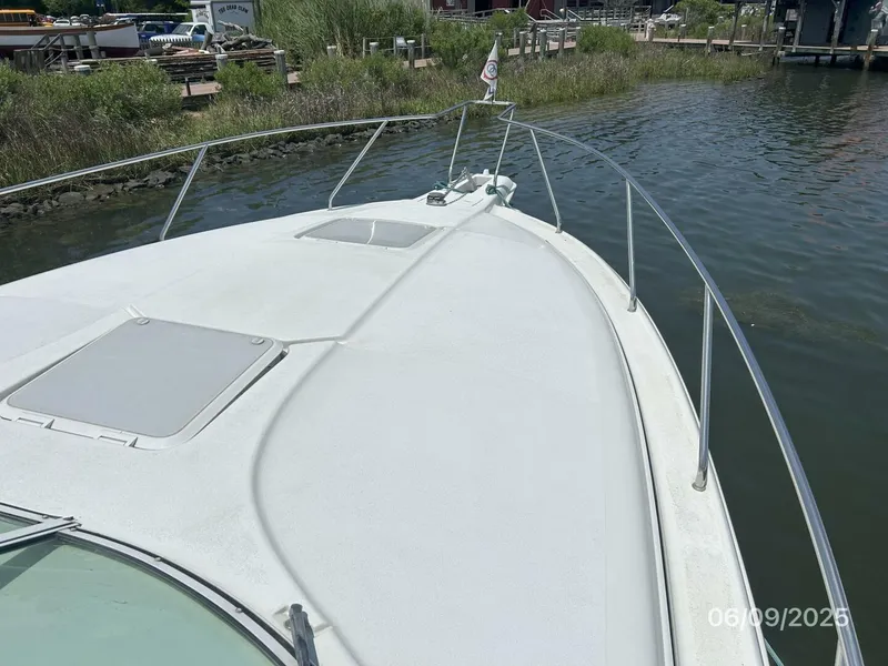 Slide: The Image of 31' Silverton foredeck1 - 5471806