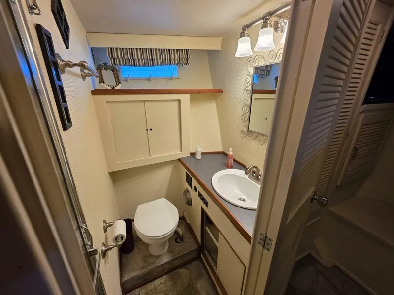 Slide: The Image of Chris-Craft Roamer 60 1976 - 5473782