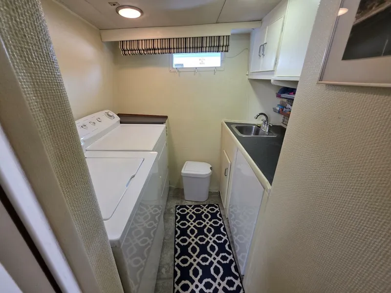 Slide: The Image of Chris-Craft Roamer 60 1976 - 5473786