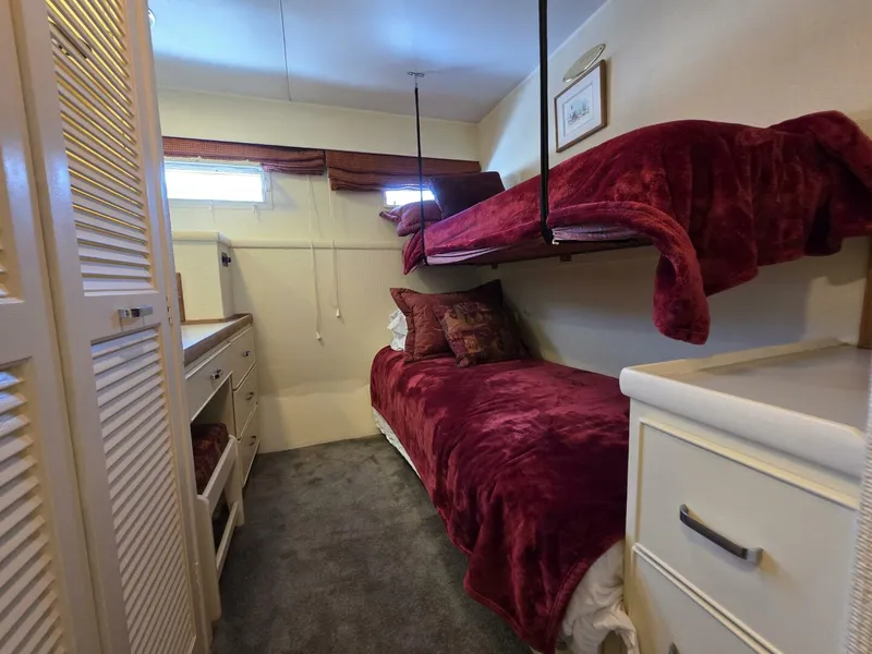 Slide: The Image of Chris-Craft Roamer 60 1976 - 5473789