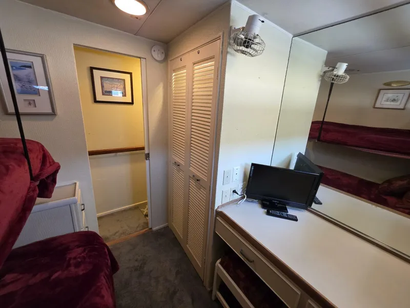 Slide: The Image of Chris-Craft Roamer 60 1976 - 5473790