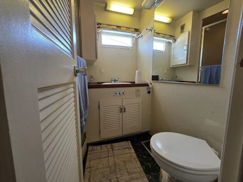 Slide: The Image of Chris-Craft Roamer 60 1976 - 5473792