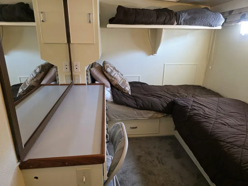 Slide: The Image of Chris-Craft Roamer 60 1976 - 5473794