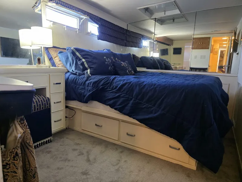 Slide: The Image of Chris-Craft Roamer 60 1976 - 5473795