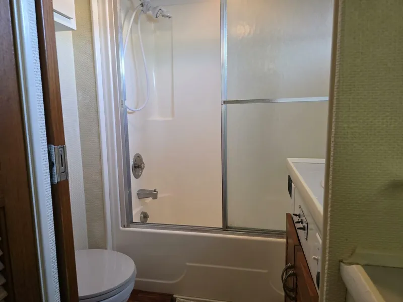 Slide: The Image of Chris-Craft Roamer 60 1976 - 5473798